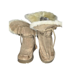 Women's Casey Tan Winter & Rain Boots Size 7 with White Faux Fur